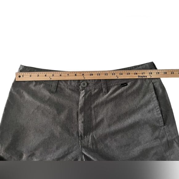 Travis Mathew Men’s Shorts - Picture 4 of 5